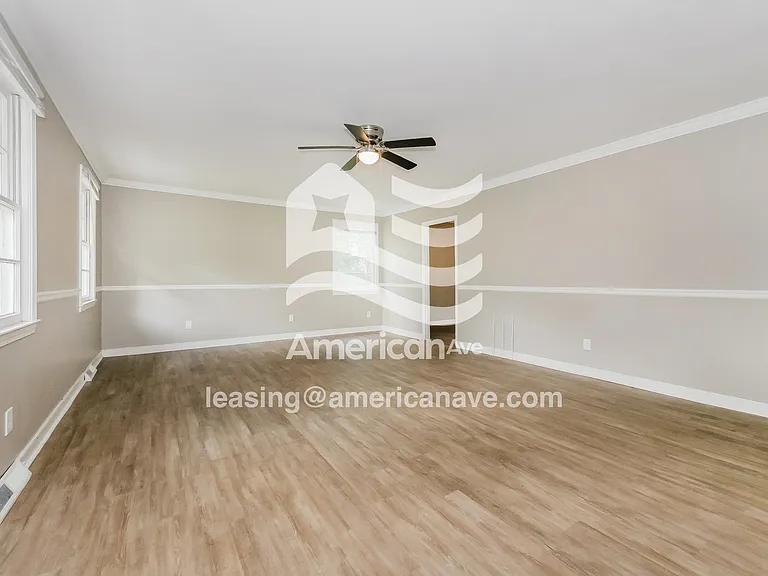1447666_002_wm_-_living_room_12979488.jpg