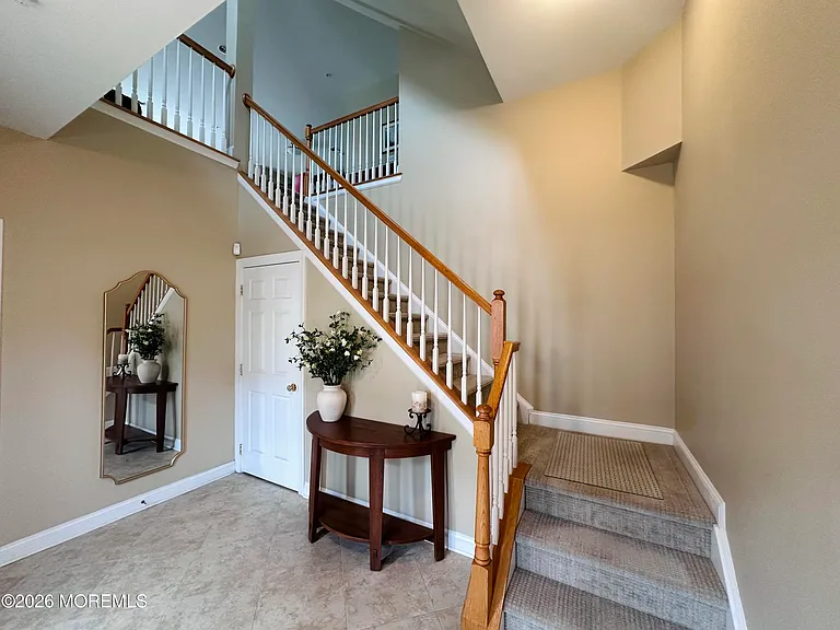 512 Abby Rd — Photo 2
