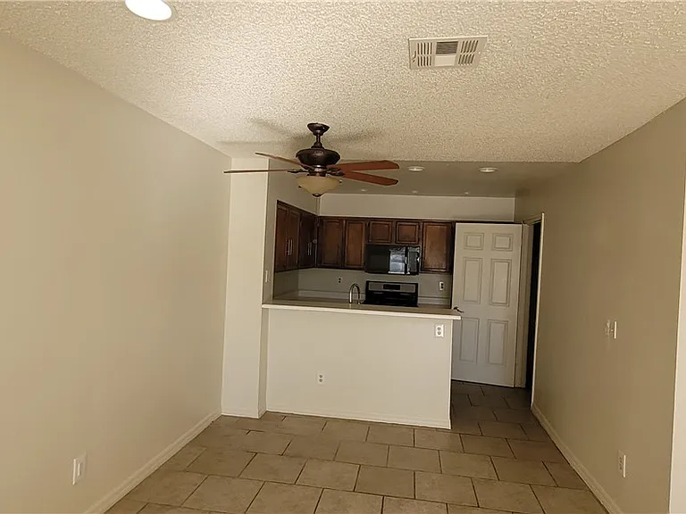 2121 Chertsey Dr #D — Photo 6