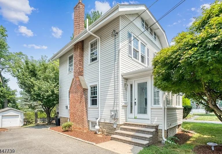 95 Park Ave — Photo 1
