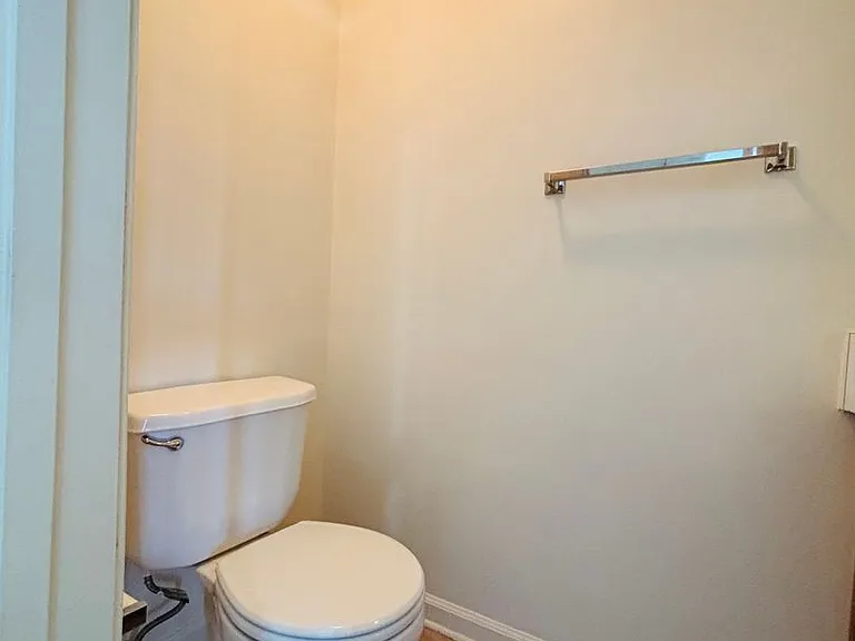 725 E Main St — Photo 11