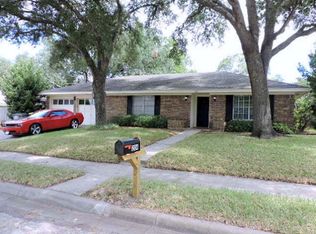 204 Longfellow Ln, Victoria, TX 77904