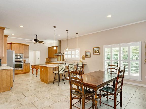 3rd image of 4725 Hickory Shores Blvd