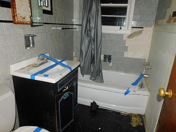 5th image of 901 Wilson Ave