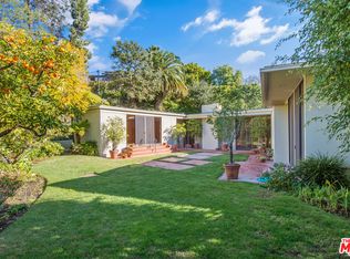 1007 Summit Dr, Beverly Hills, CA 90210
