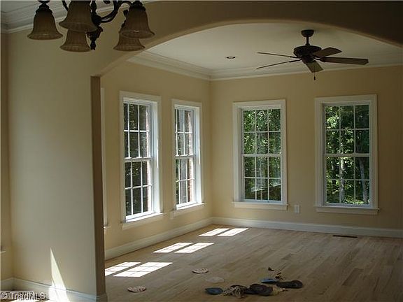 4th image of 1176 Oakencroft Dr