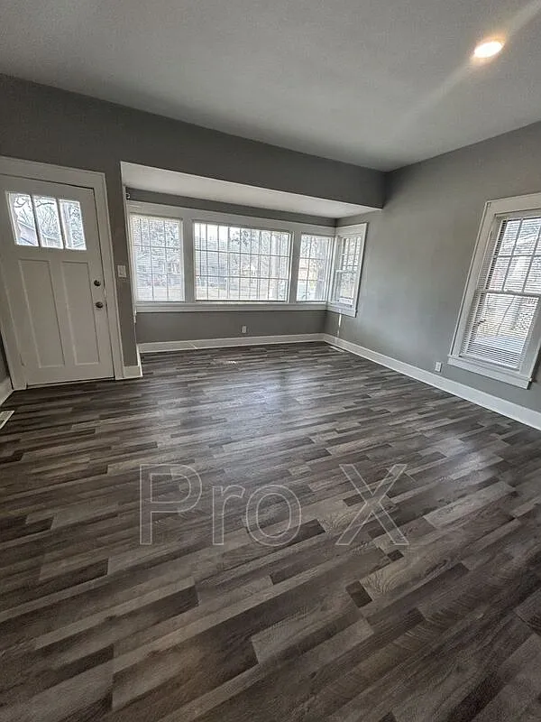 2 bed, 1.0 bath, $799 — Photo 2