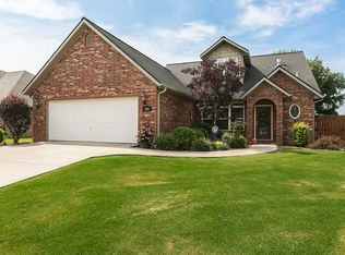 304 Camden Dr, Rogers, AR 72756