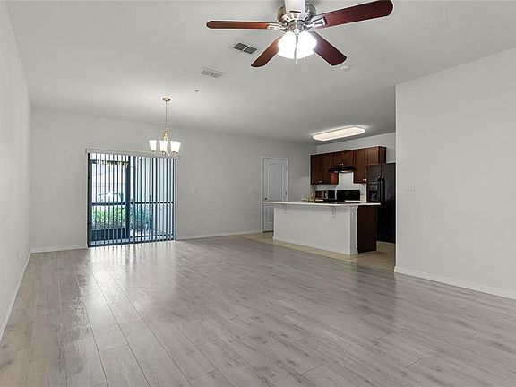 4th image of 4810 Riverwalk Dr