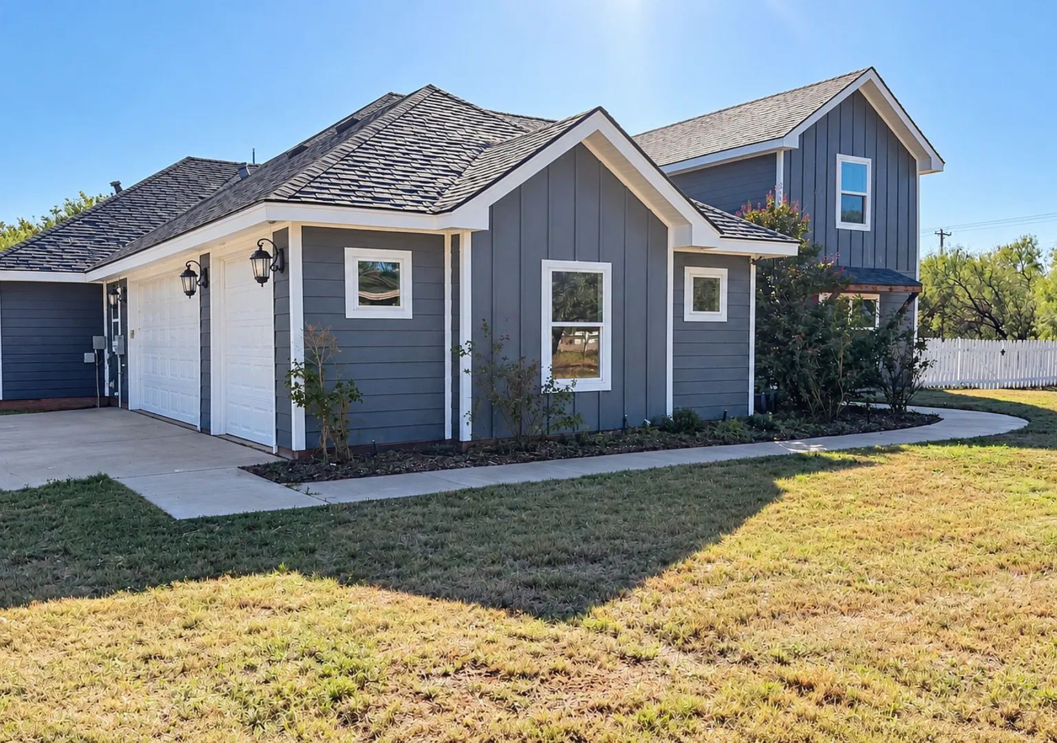 6 Bedrooms, 3.5 Baths; All Appliances Provided! — Photo 2