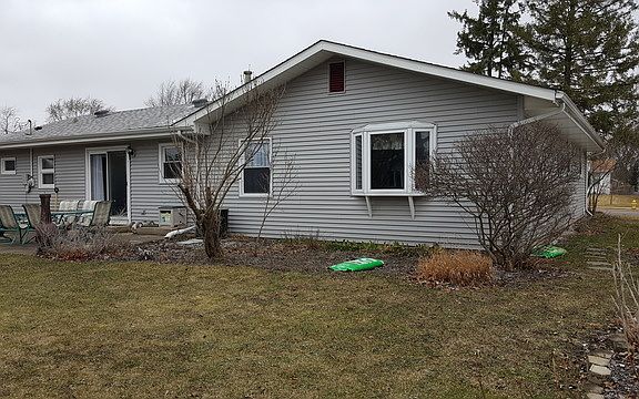 3rd image of 562 Illini Dr