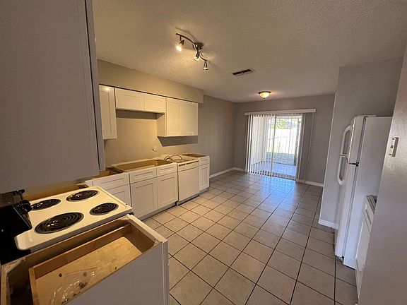 5th image of 804 Lucaya Dr