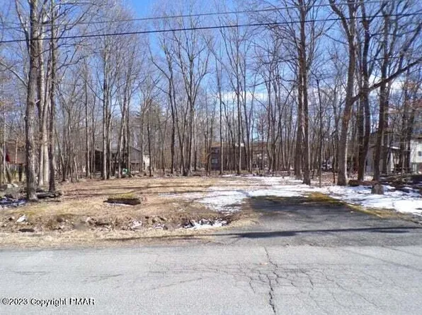 313 Fernwood Dr, East Stroudsburg, PA 18301