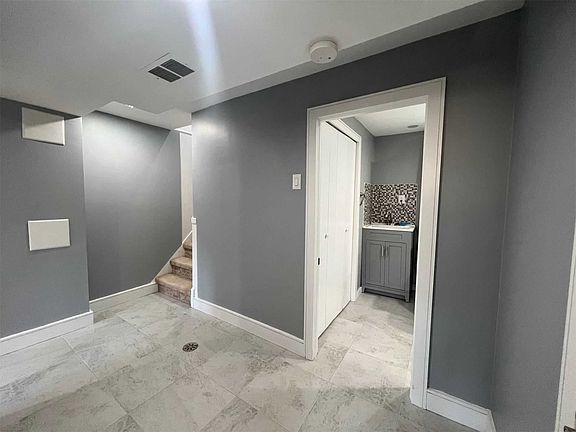 5th image of 260 Hillside Dr