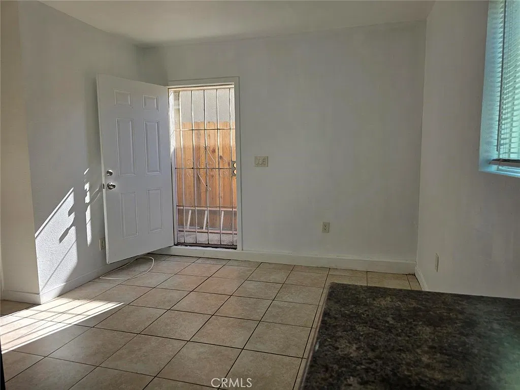 2 bed, 516 sqft, $2,100 — Photo 3