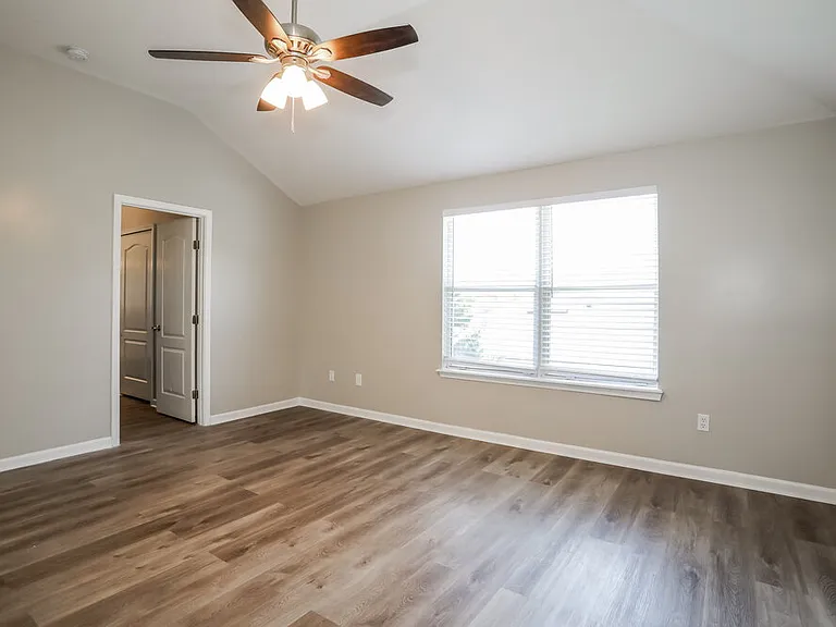880 Thoroughbred Dr — Photo 11