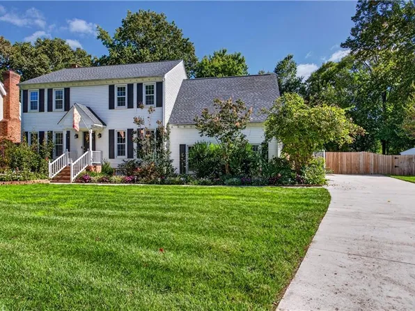 828 Woodrow Ct, Chesapeake, VA 23322