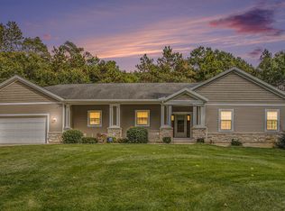 7801 Cascade Rd SE, Grand Rapids, MI 49546