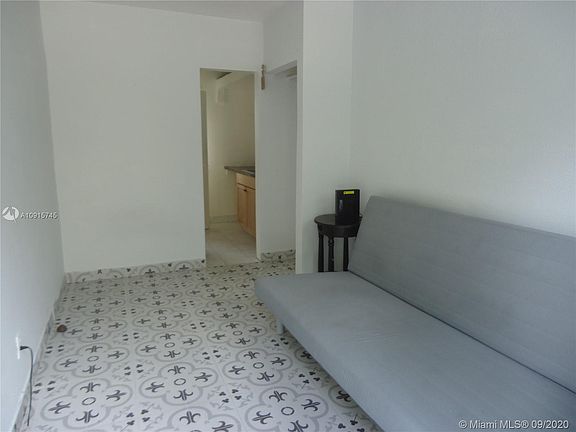 2nd image of 1822 Cleveland St #2