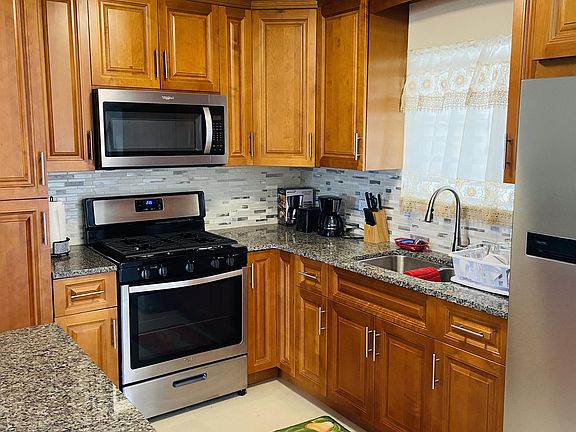 2nd image of 114 Estate Mount Pleasant Placement APT B-1