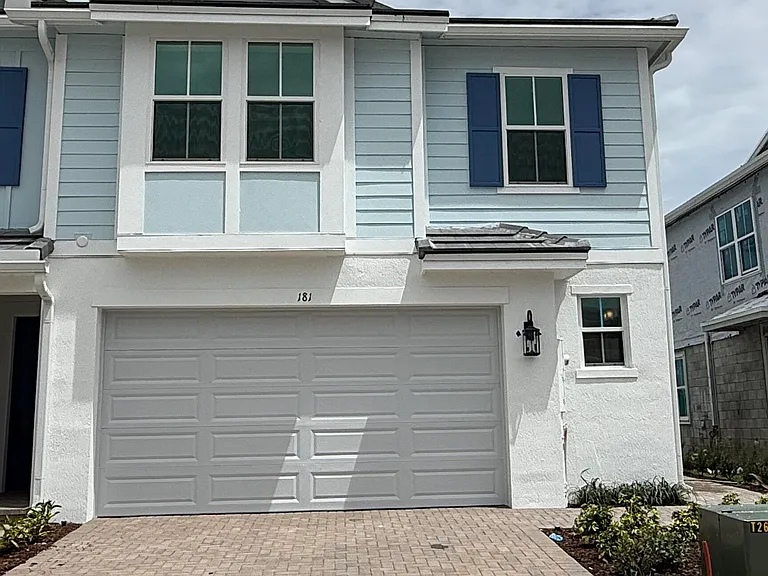 181 SE Birch Ter — Photo 1