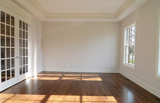 2nd image of 800 W 51st St