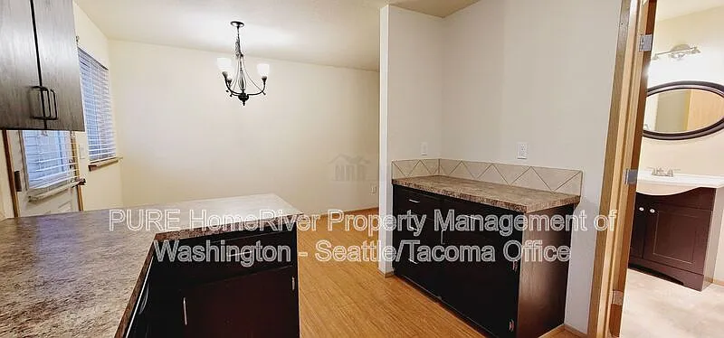 2 bed, 1.5 bath, 1095 sqft, $2,200 — Photo 4