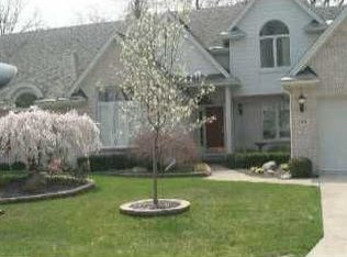 206 Treetop Pl, Holland, OH 43528