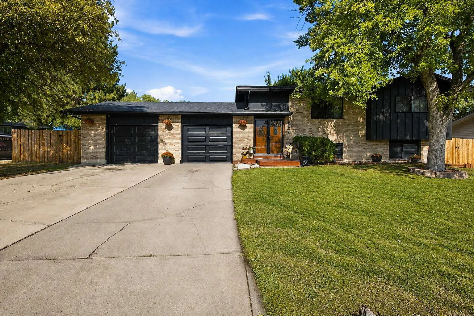 4 bed, 2.0 bath, 1714 sqft, $2,295 — Photo 1