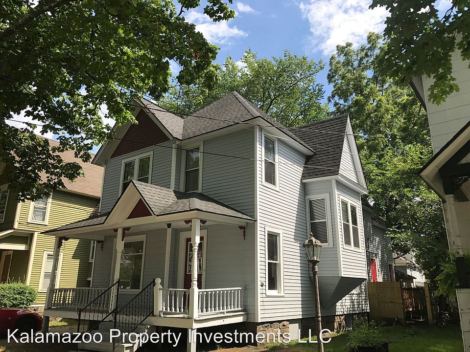 1st image of 217 Burr Oak St Unit B