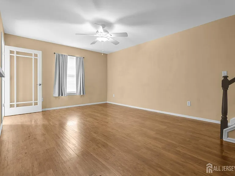 19 Delavan Ct — Photo 18