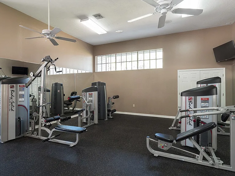 Huntington Lakes Apartments — Photo 13