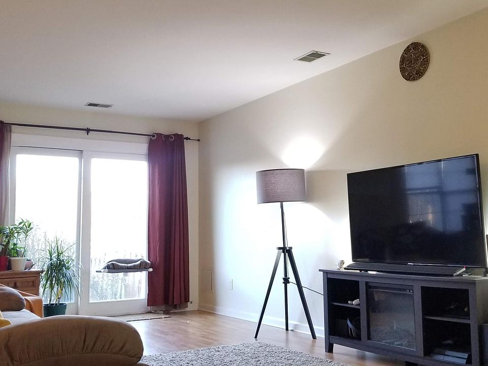 1st image of 305 Charles St