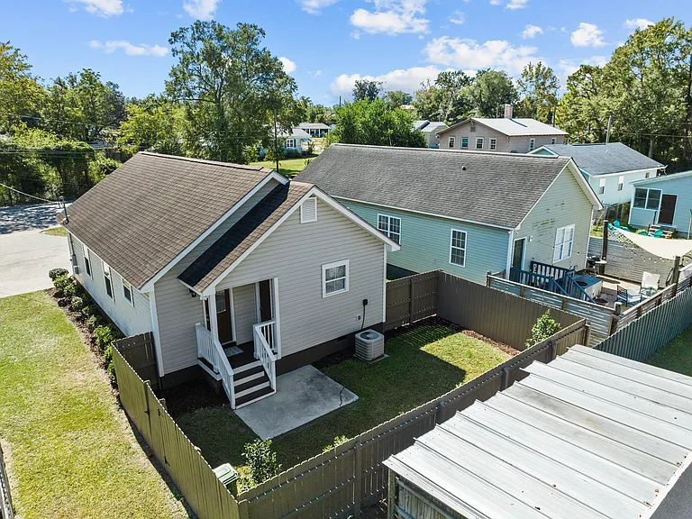 1215 Wooster St — Photo 42