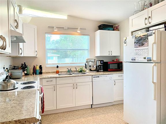 5th image of 2904 Louise St