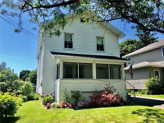 2nd image of 328 Woodbine Ave