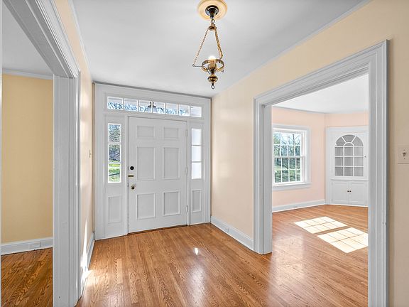 5th image of 119 W Glenwood Dr