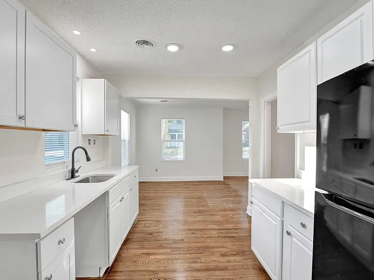 3780 Shirlwood Ave — Photo 13