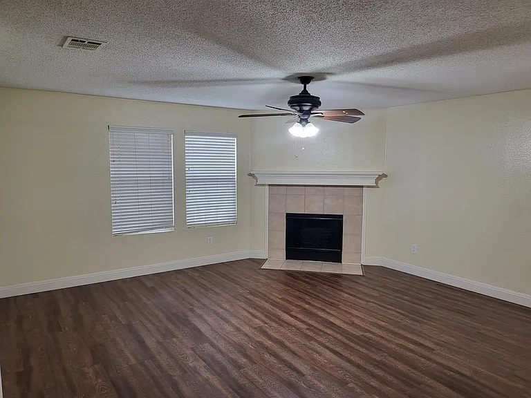 2404 Grover Cleveland Dr — Photo 9
