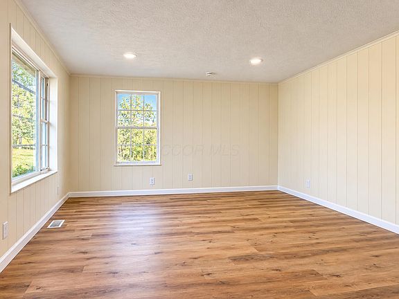 2nd image of 254 Riggenbach Hill Rd