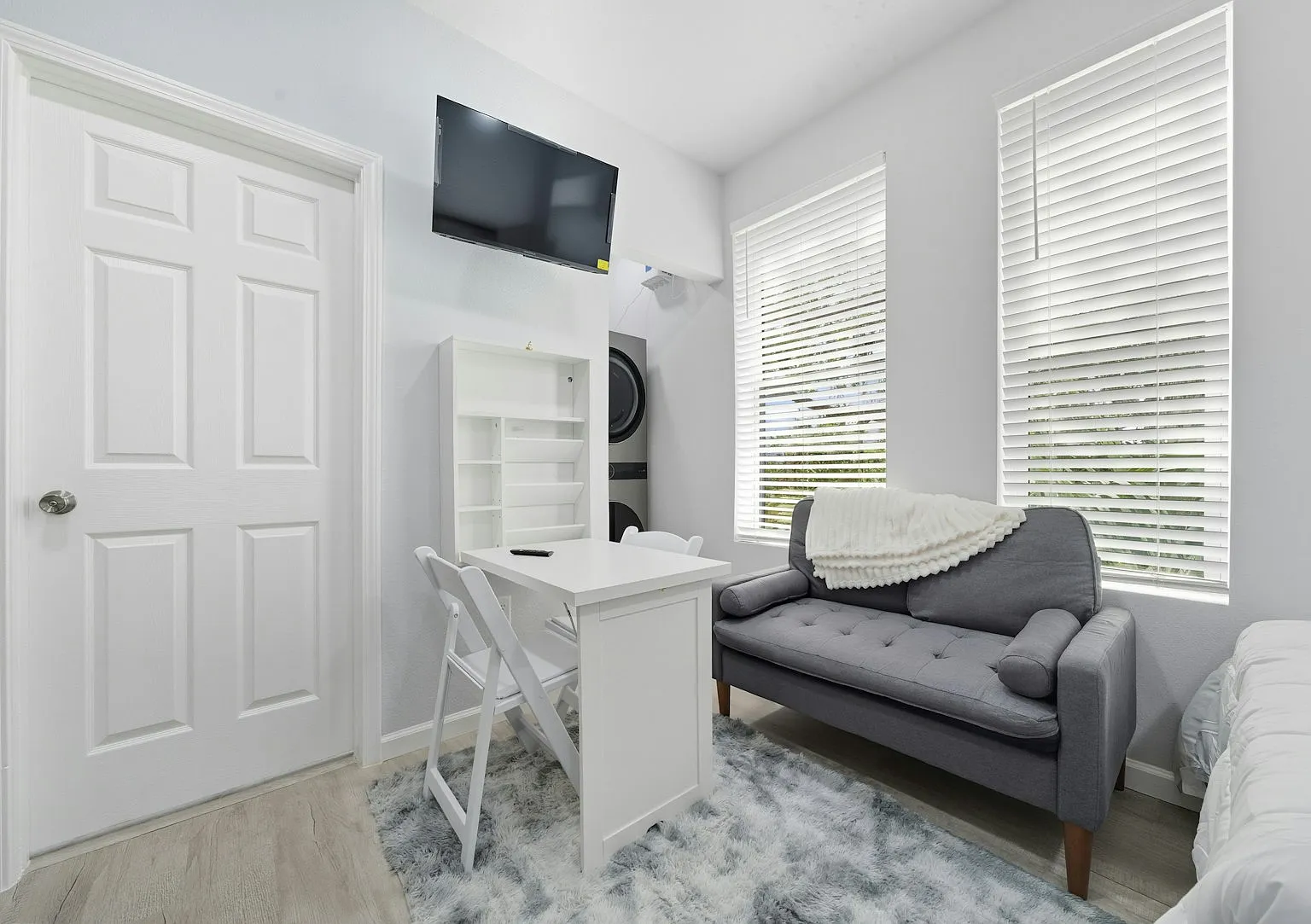 624 Avenue H, Unit B — Photo 3
