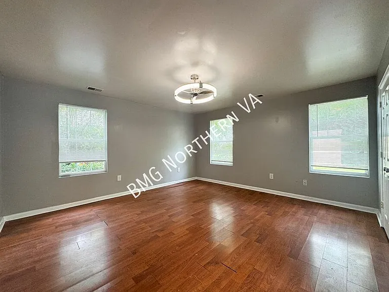 158 Baker St — Photo 24
