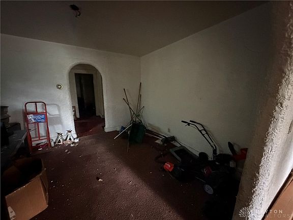 5th image of 928 Dow St