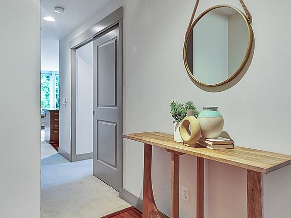 3rd image of 4547 8th Avenue NE #406