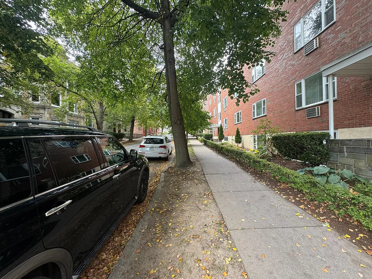 Building Photo - 55 Parkman St #1