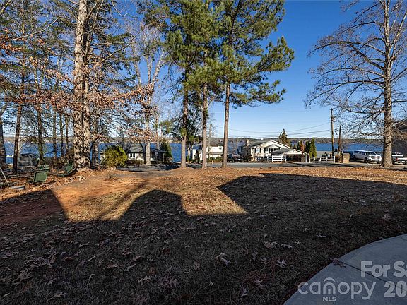 3rd image of 10806 Willow Oak Rd