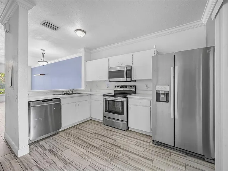 6127 Bayside Key Dr — Photo 16
