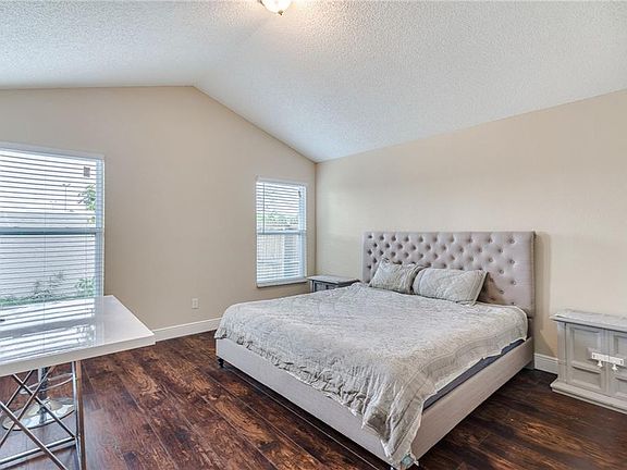 5th image of 10809 Venice Cir