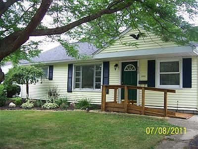 2nd image of 840 Oakwood Dr