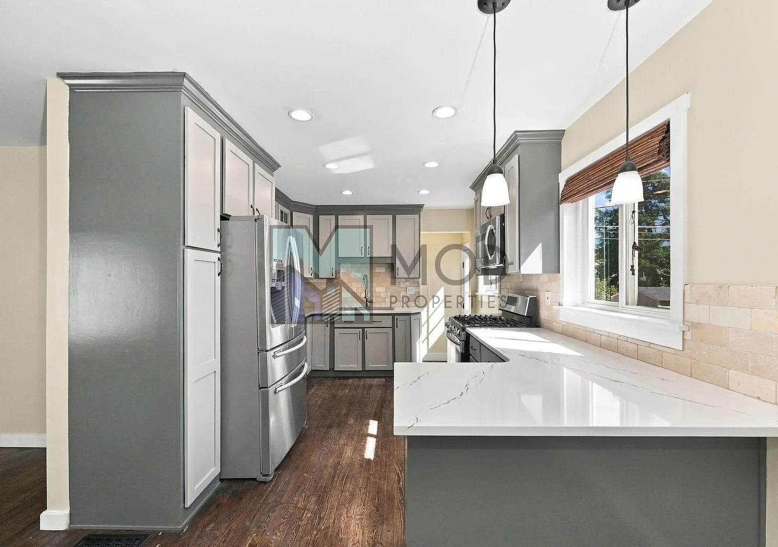 $0 Deposit Option. $Virginia Village, Midcentury Home, Remodeled Kitchen, High-End Stainless Appl... — Photo 3